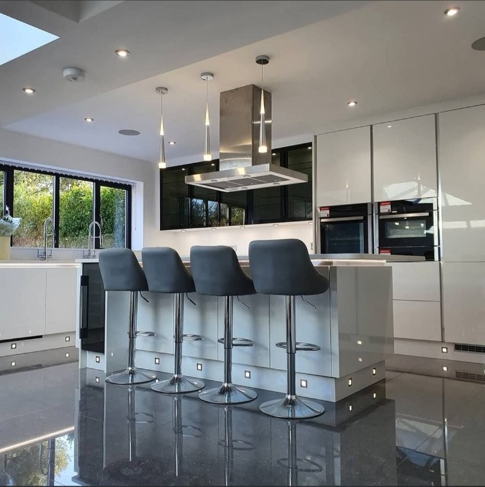 Modern kitchen with pendant and recessed lighting